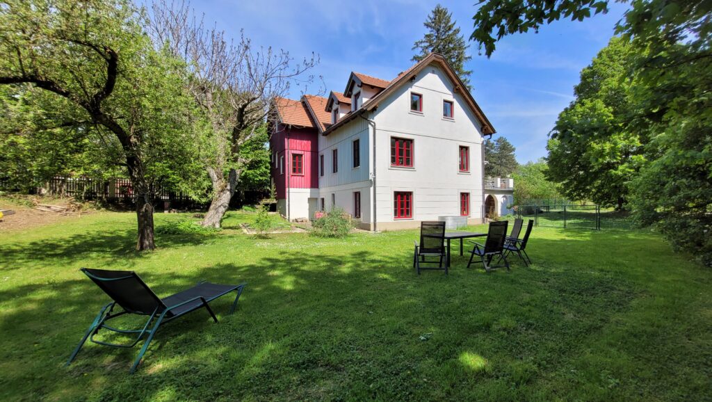 Haus und Garten für persönliche Entwicklung im Grünen